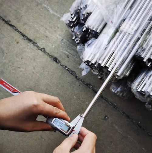 Blog perusahaan terbaru tentang Expanding Industrial Possibilities with 201 and ASTM 304/316L Seamless Stainless Steel Pipes