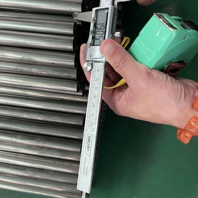 Panjang yang disesuaikan bulat tabung stainless steel tanpa jahitan 304 / 316