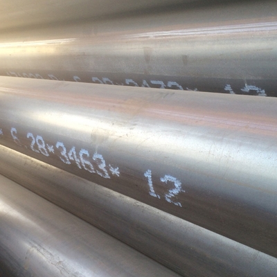 Melingkar dilas ERW Steel Tube ketebalan 0.8mm-35mm DIN 2458 A106 ST37 Q235 X 65
